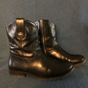 ❤️ Frye Melissa black leather short boots